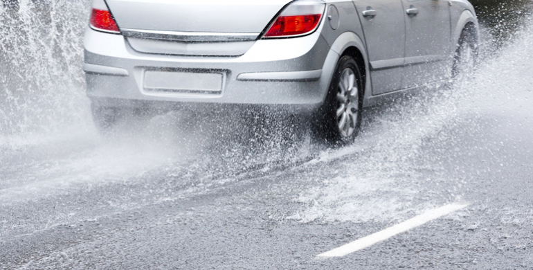 Piso mojado, el causante del 24% de accidentes de tránsito
