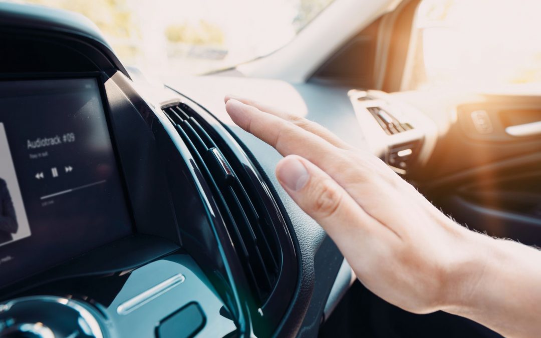 ¿Cada cuánto es recomendable cambiar el filtro del aire acondicionado de tu auto?